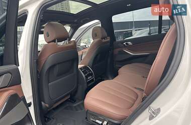 Позашляховик / Кросовер BMW X7 2022 в 