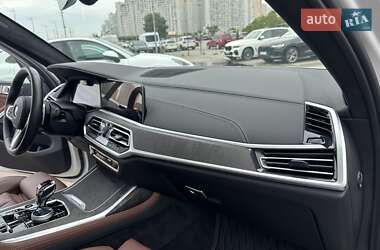 Позашляховик / Кросовер BMW X7 2022 в 