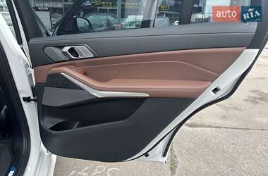 Позашляховик / Кросовер BMW X7 2022 в 
