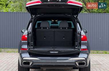 Позашляховик / Кросовер BMW X7 2020 в 