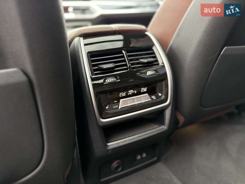 Внедорожник / Кроссовер BMW X7 2022 в Киеве