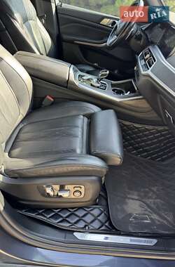 Позашляховик / Кросовер BMW X7 2020 в 