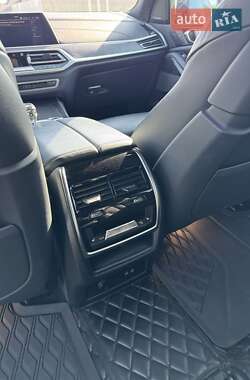 Позашляховик / Кросовер BMW X7 2020 в 