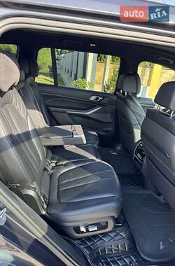 Позашляховик / Кросовер BMW X7 2020 в 