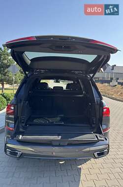 Позашляховик / Кросовер BMW X7 2020 в 
