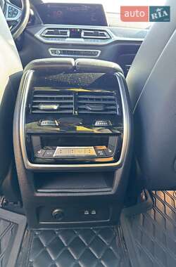 Позашляховик / Кросовер BMW X7 2020 в 