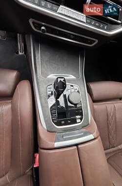Внедорожник / Кроссовер BMW X7 2021 в 
