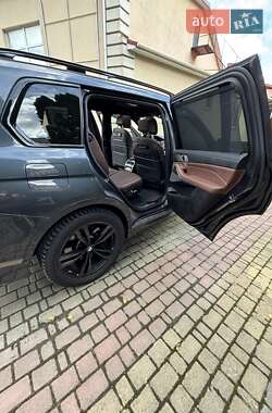 Внедорожник / Кроссовер BMW X7 2021 в 