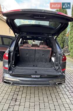 Внедорожник / Кроссовер BMW X7 2021 в 