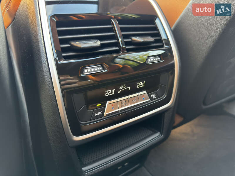 Внедорожник / Кроссовер BMW X7 2021 в Киеве