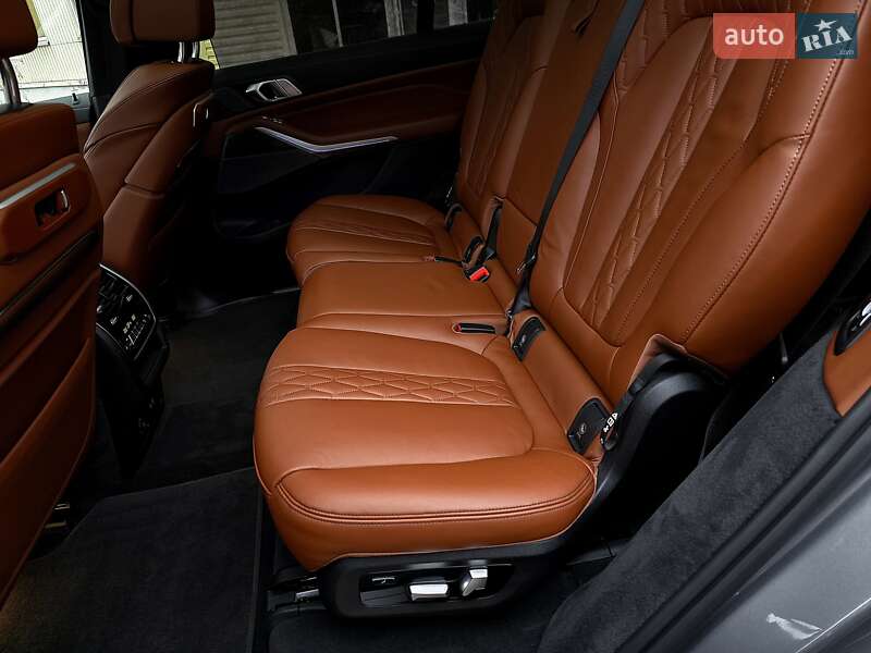Позашляховик / Кросовер BMW X7 2023 в Києві