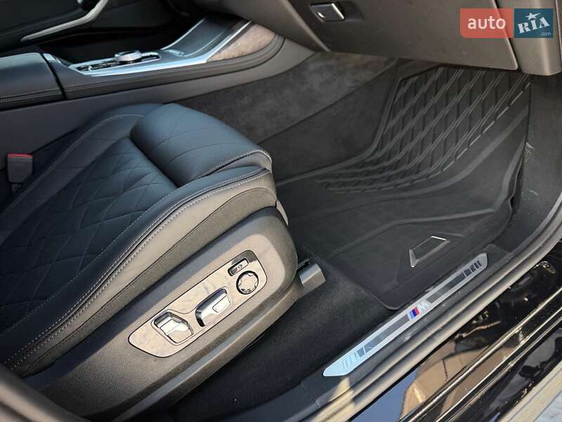 Внедорожник / Кроссовер BMW X7 2024 в Киеве