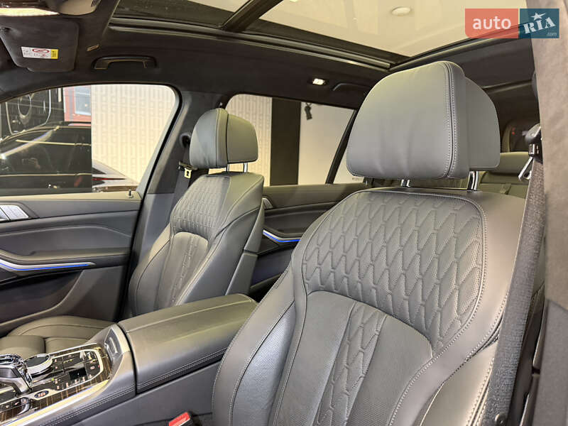 Внедорожник / Кроссовер BMW X7 2021 в Киеве