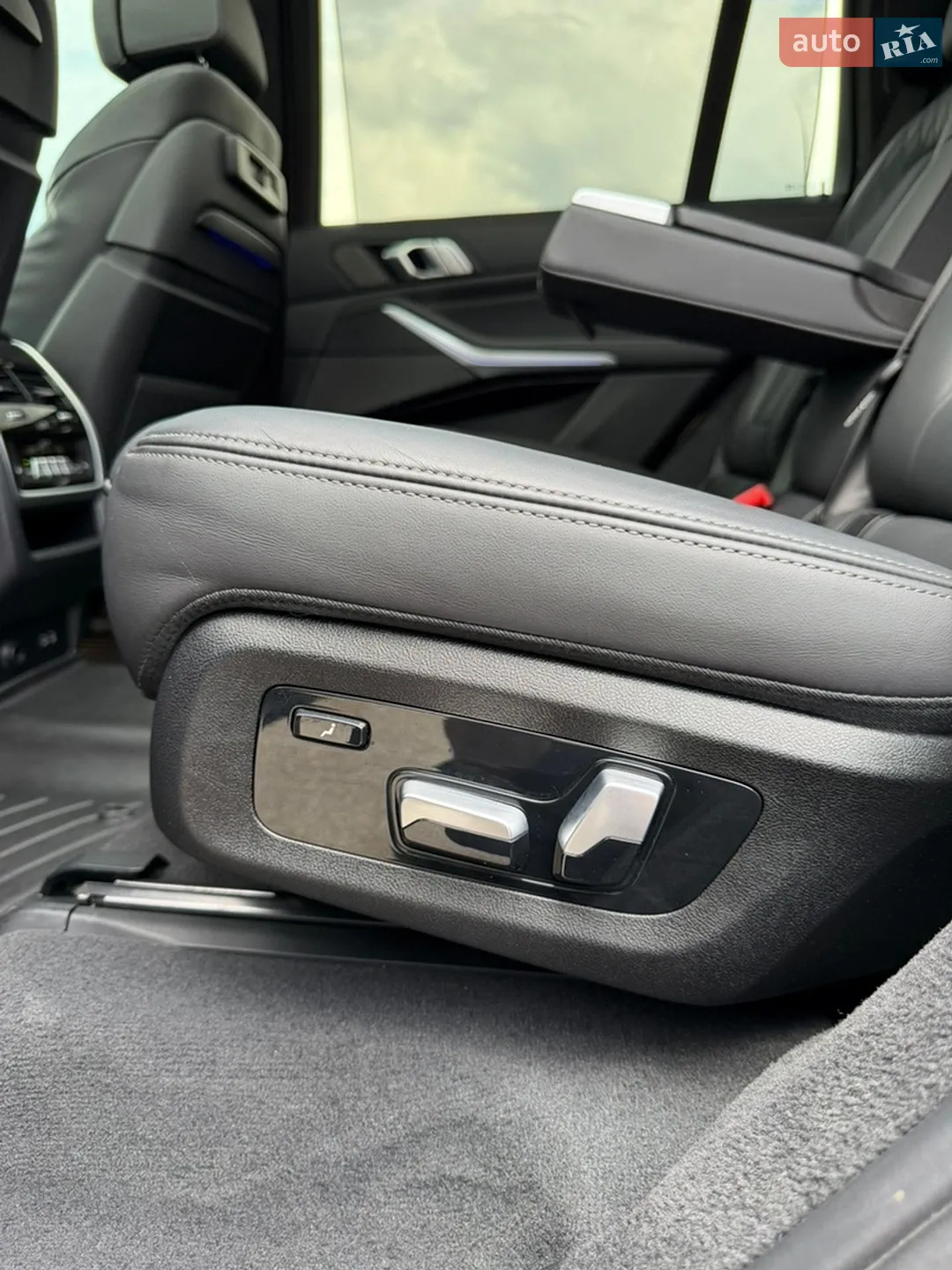 2021 BMW X7 - мініатюра 34