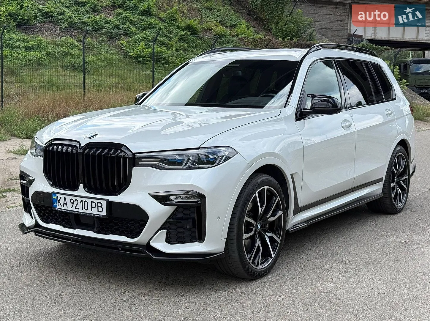 2022 BMW X7 - фото 1