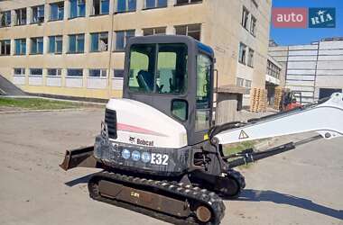 Миниэкскаватор Bobcat E32 2011 в 