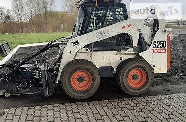 Міні-вантажник Bobcat S250 2009 в Рівному