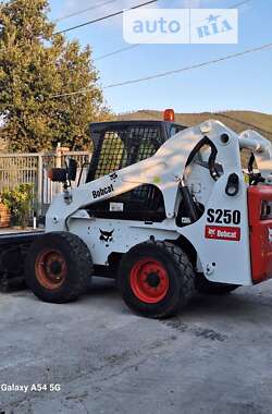 Минипогрузчик Bobcat S250 2005 в 