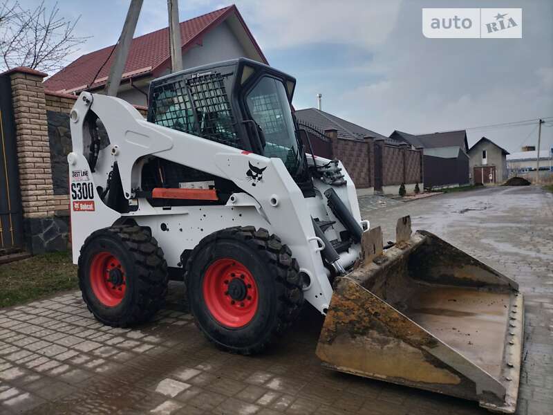 Фронтальный погрузчик Bobcat S300 2010 в 
