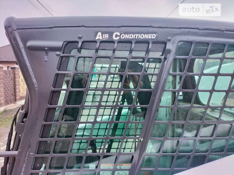 Фронтальный погрузчик Bobcat S300 2010 в Луцке фото 3 Фронтальный погрузчик Bobcat S300 2010 в Луцке