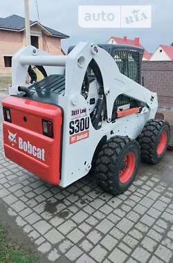 Фронтальный погрузчик Bobcat S300 2010 в Луцке