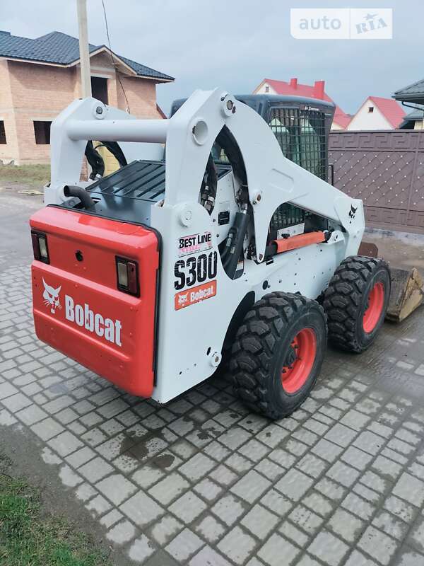 Фронтальный погрузчик Bobcat S300 2010 в Луцке фото 4 Фронтальный погрузчик Bobcat S300 2010 в Луцке