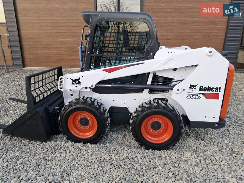 Міні-вантажник Bobcat S550 2017 в Чернівцях фото 4 Міні-вантажник Bobcat S550 2017 в Чернівцях