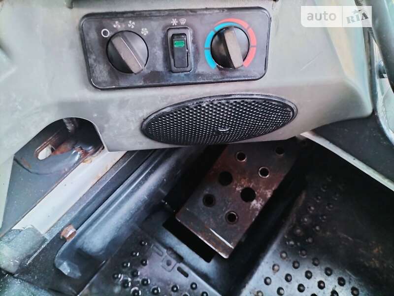 Фронтальный погрузчик Bobcat S750 2011 в Луцке