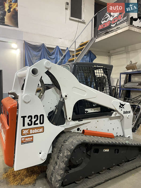 Минипогрузчик Bobcat T300 2009 в Львове