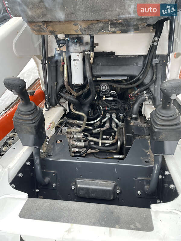 Минипогрузчик Bobcat T300 2009 в Львове