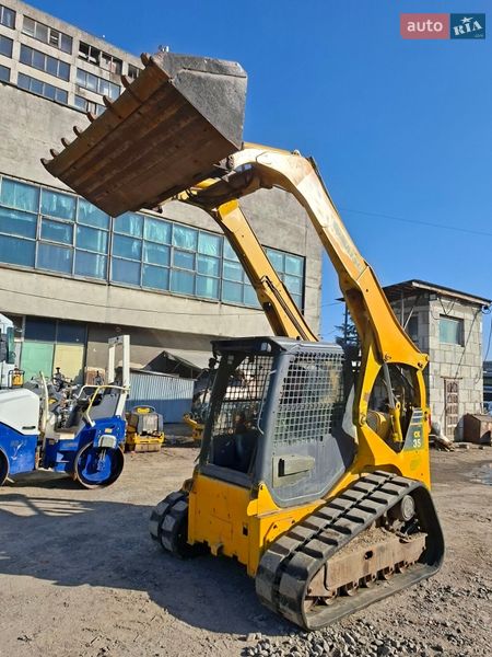 Фронтальні навантажувачі Bobcat Т750 2009 в Львові