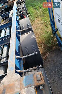 Контейнеровоз полуприцеп Bodex KIS 3B 2013 в 