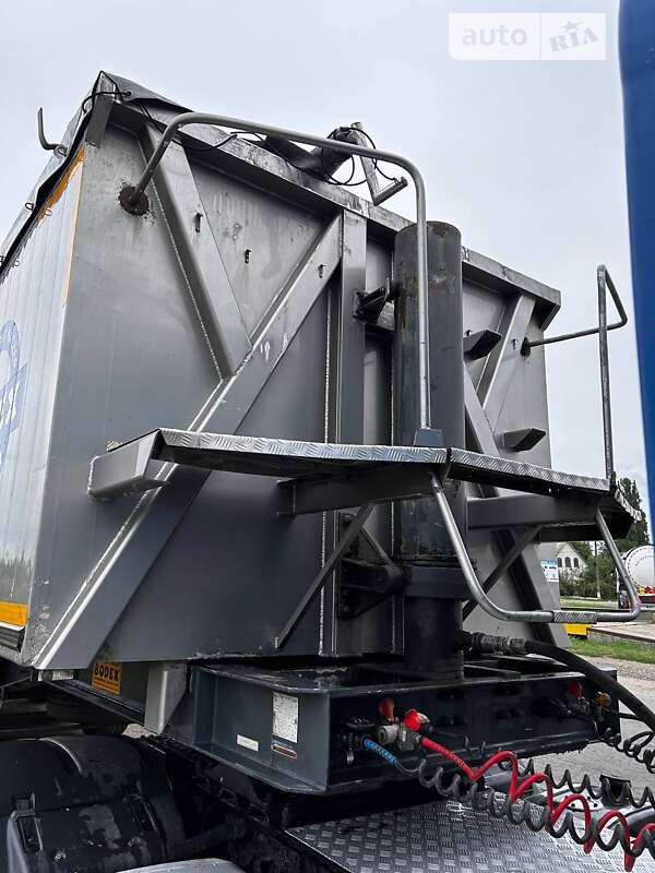 Самоскид напівпричіп Bodex KIS 3W-A 2011 в Гайвороні