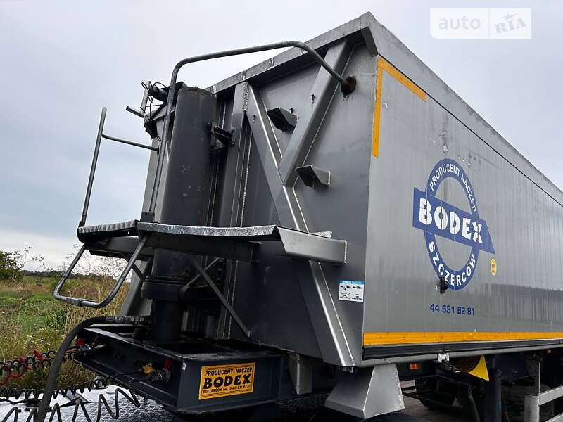 Самоскид напівпричіп Bodex KIS 3W-A 2011 в Гайвороні