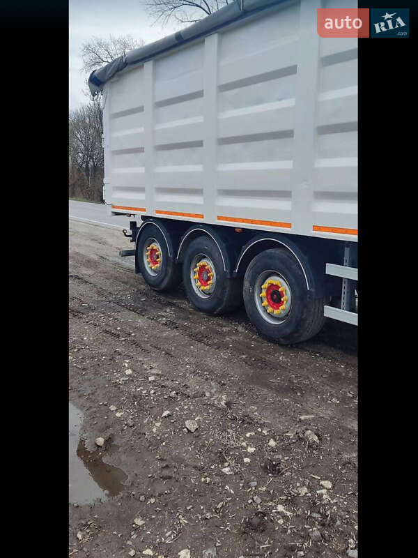 Самоскид напівпричіп Bodex KIS 3W-S 2009 в Миколаєві