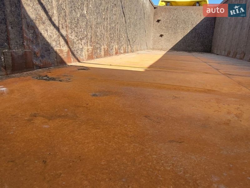 Самосвал полуприцеп Bodex KIS 3W-S 2006 в Луцке