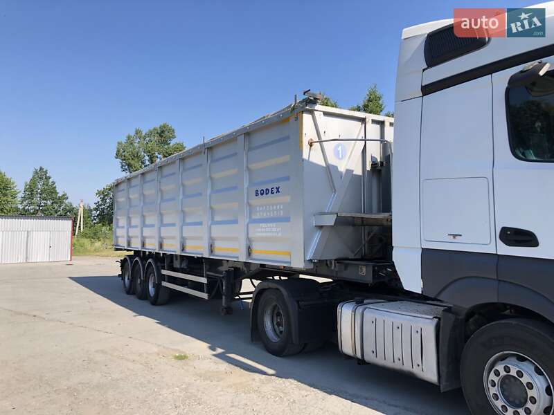 Зерновоз - напівпричіп Bodex KIS 3W 2012 в Дунаївцях