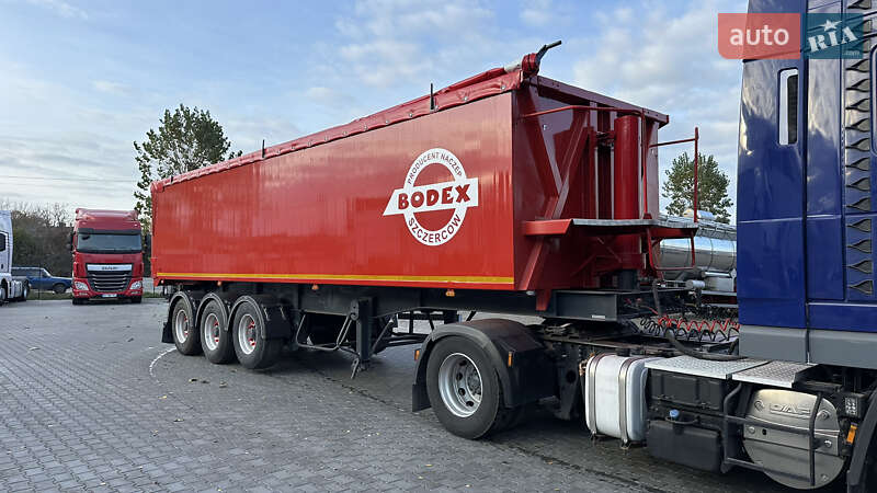 Самосвал полуприцеп Bodex KIS 3W 2005 в 
