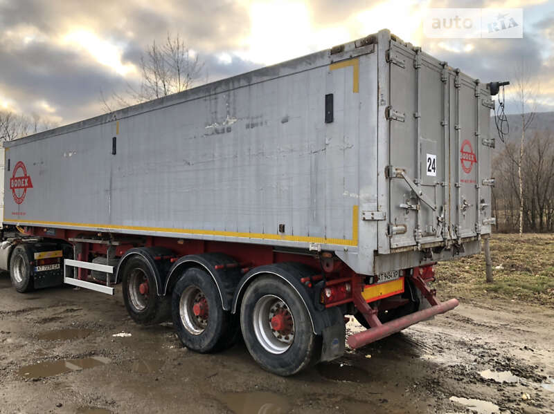 Зерновоз - полуприцеп Bodex Kiss 33 2003 в Ивано-Франковске