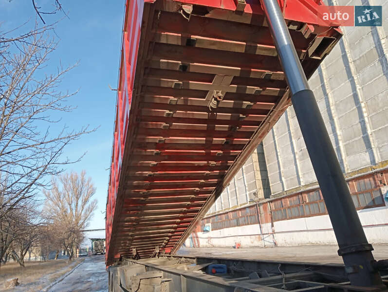 Зерновоз - напівпричіп Bodex Kiss 1998 в Дніпрі