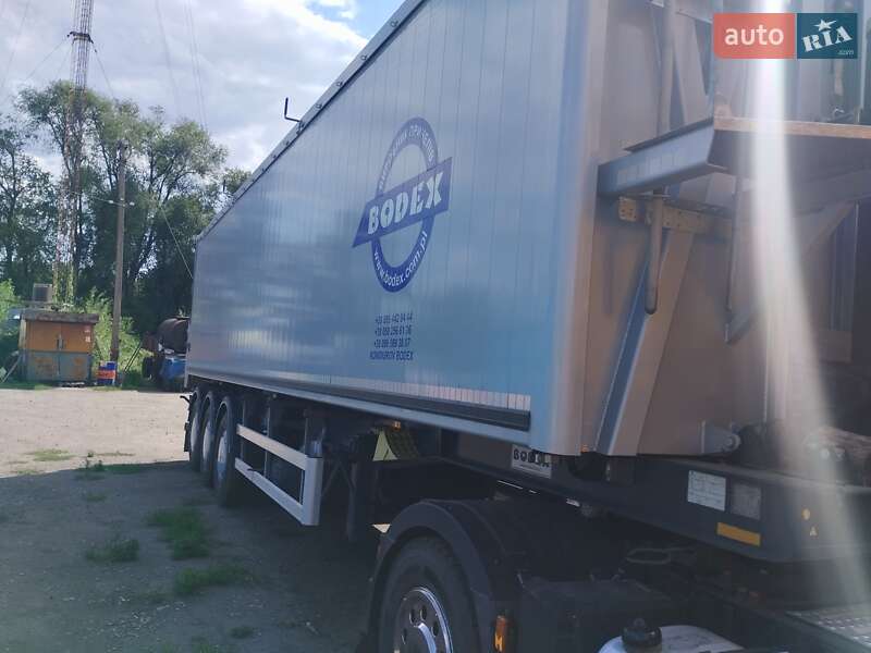 Зерновоз - напівпричіп Bodex Kiss 2008 в Дніпрі