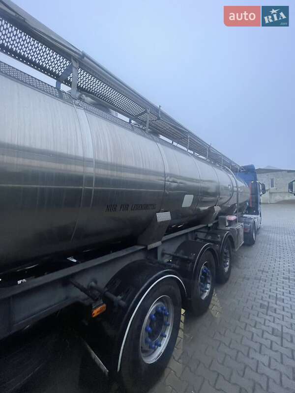 Цистерна Bodex Kiss 2006 в Чорткове