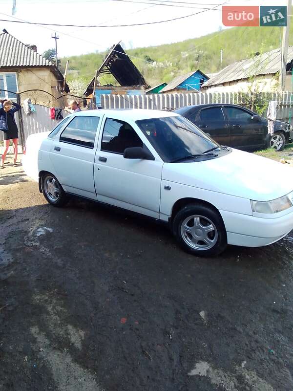 Хэтчбек Богдан 2110 2013 в Сваляве