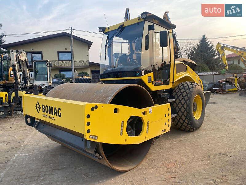 Каток ґрунтовий Bomag BW 2022 в Львові