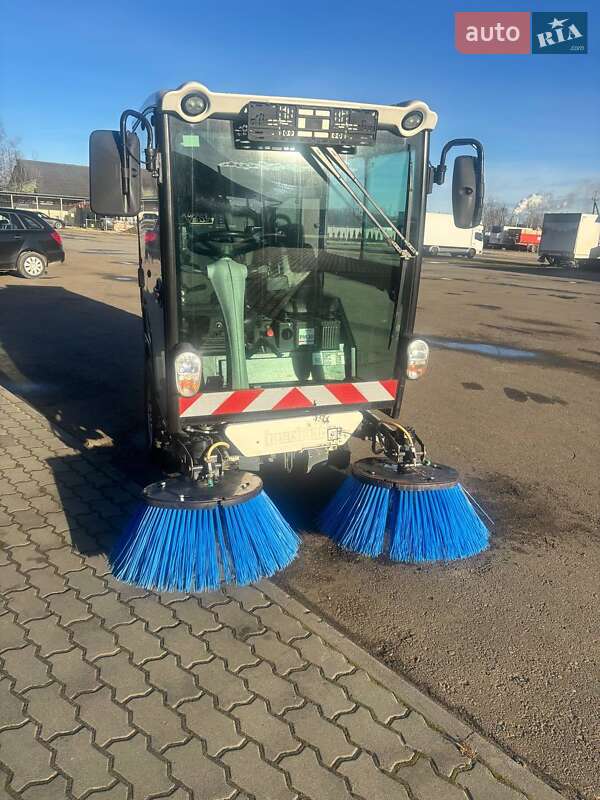 Подметальная машина Boschung Urban Sweeper S2 2016 в Брошневе-Осаде