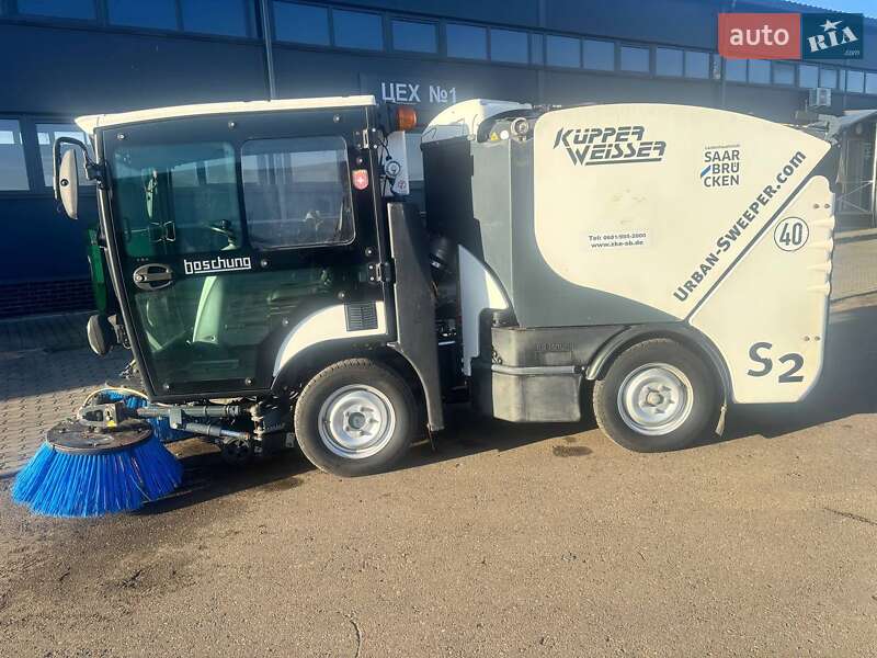 Подметальная машина Boschung Urban Sweeper S2 2016 в Брошневе-Осаде