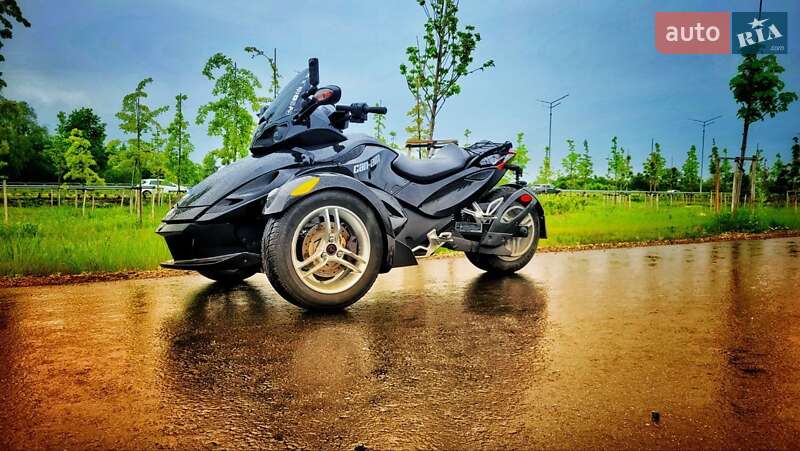 Трицикл BRP Can Am 2012 в Киеве