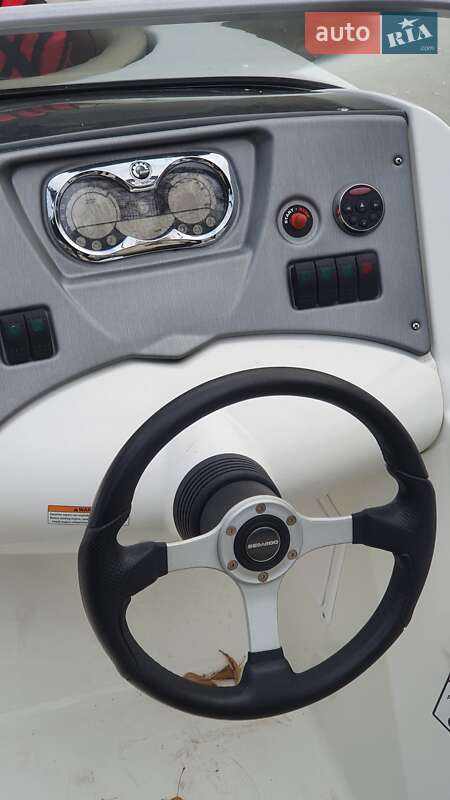 Катер BRP Challenger 2007 в Киеве