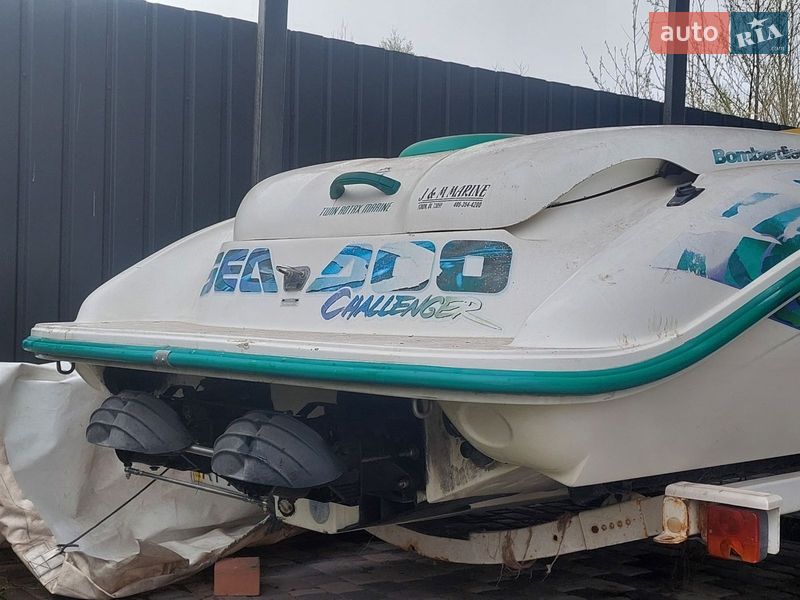 Катер BRP Challenger 2002 в Киеве