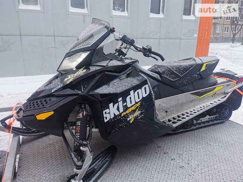 Спортивные снегоходы BRP MXZ 2017 в Харькове